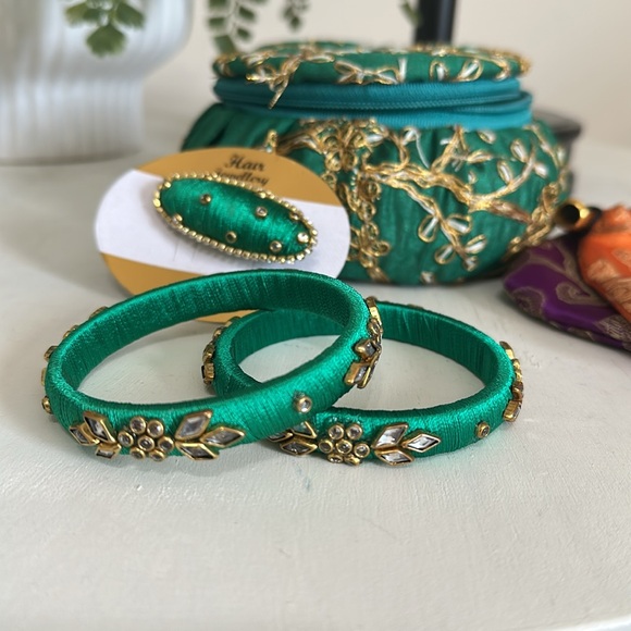 Traditional bangles and safety pin with matching case and additional pouches - Picture 2 of 4